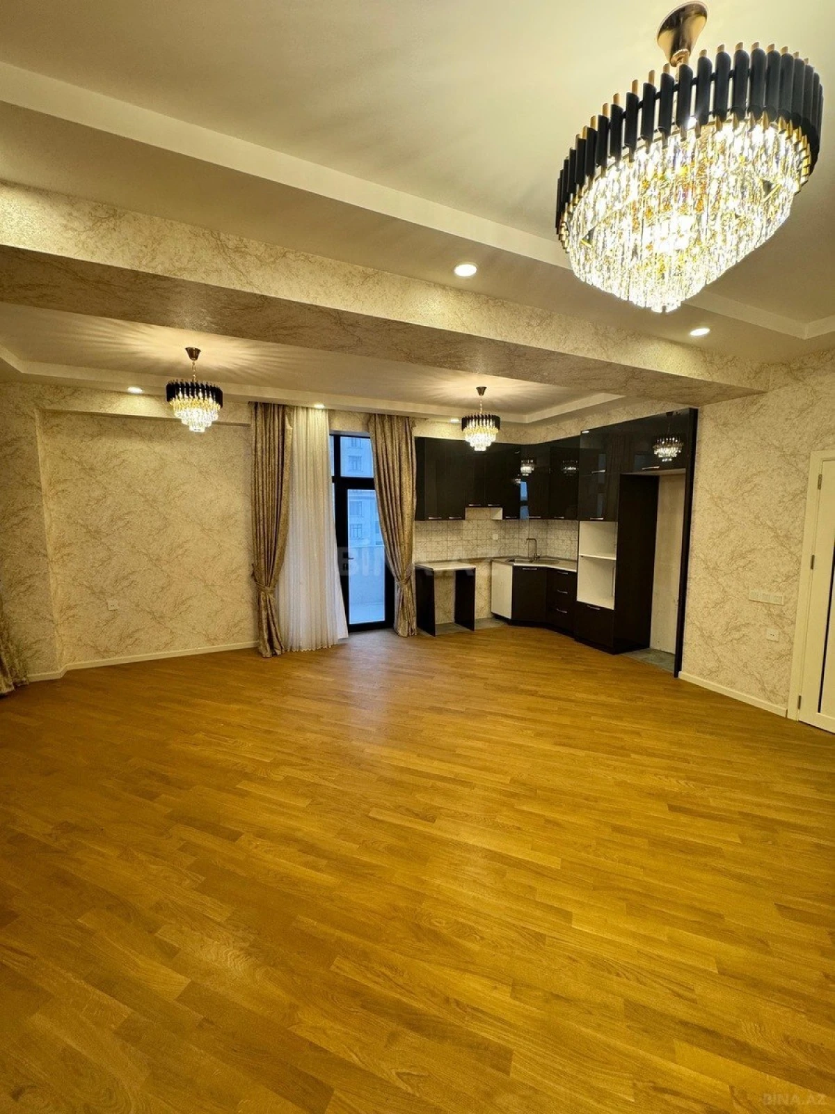 Satılır 3 otaqlı mənzil 125 m²