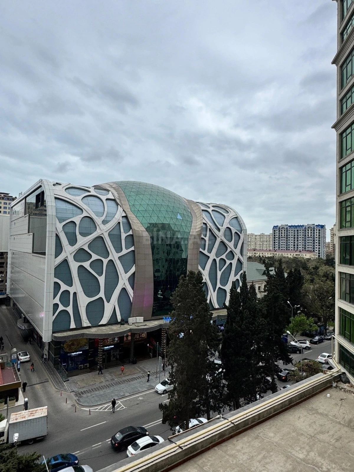 Satılır 3 otaqlı mənzil 125 m²