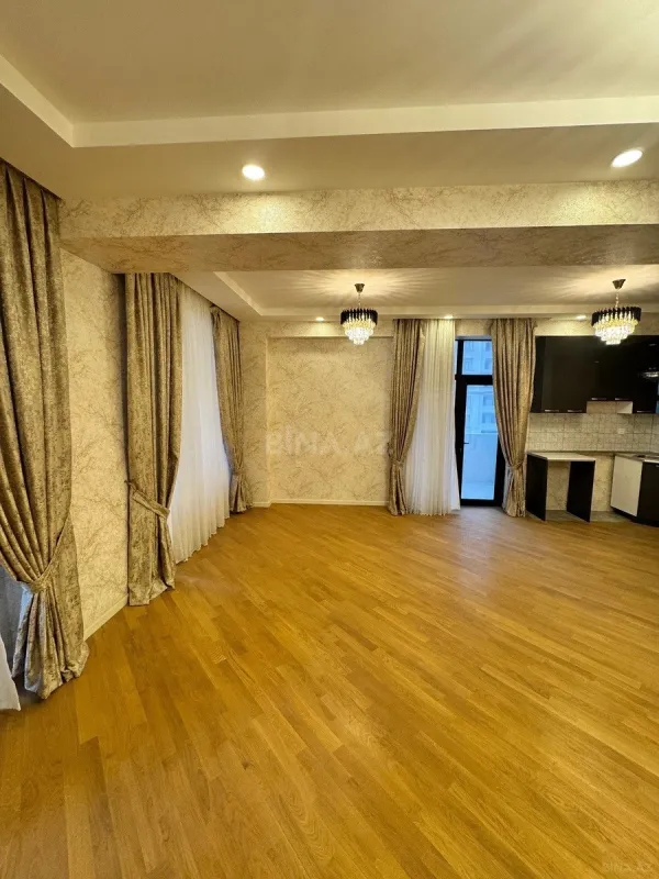 Satılır 3 otaqlı mənzil 125 m²