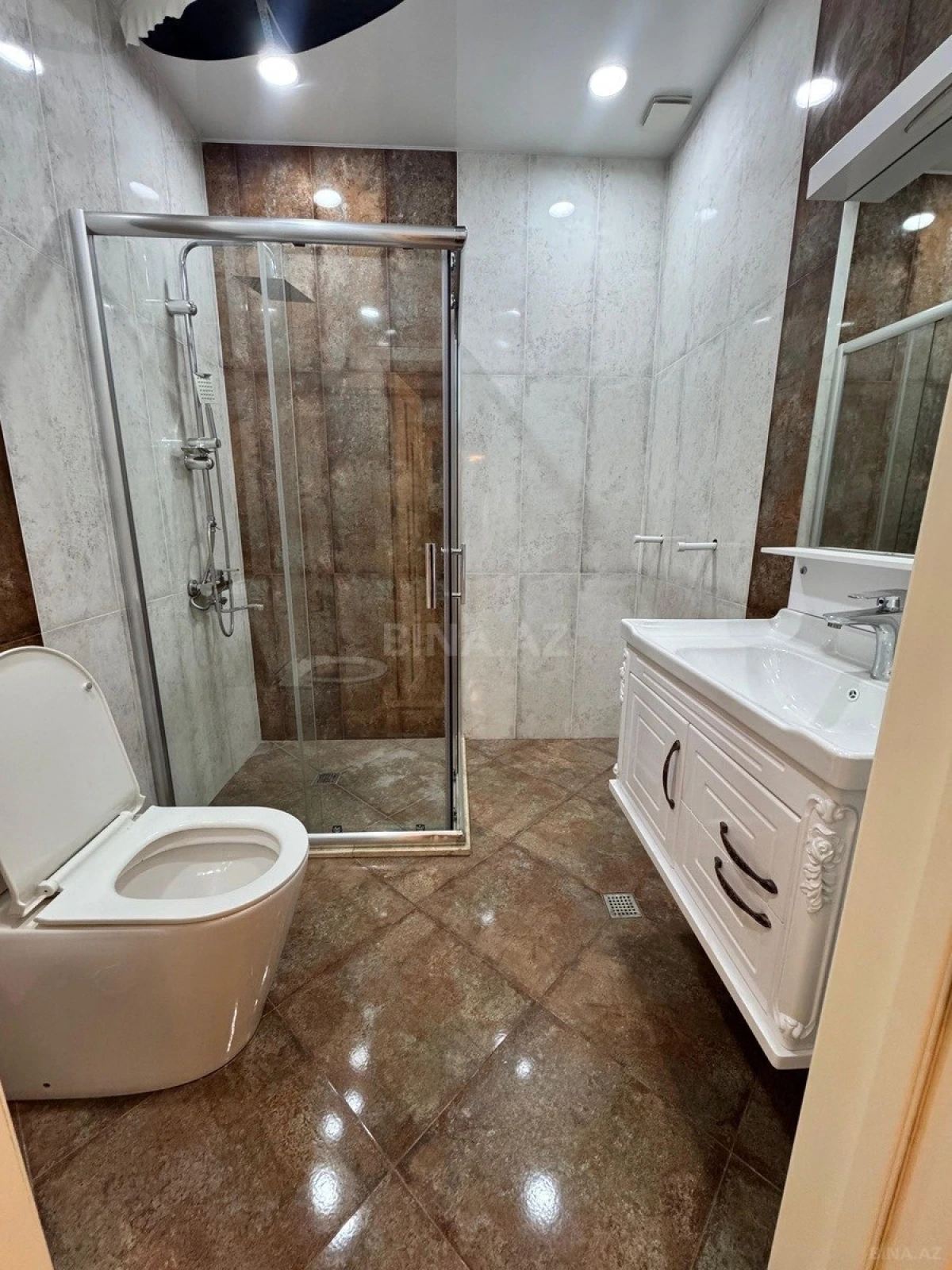 Satılır 3 otaqlı mənzil 125 m²