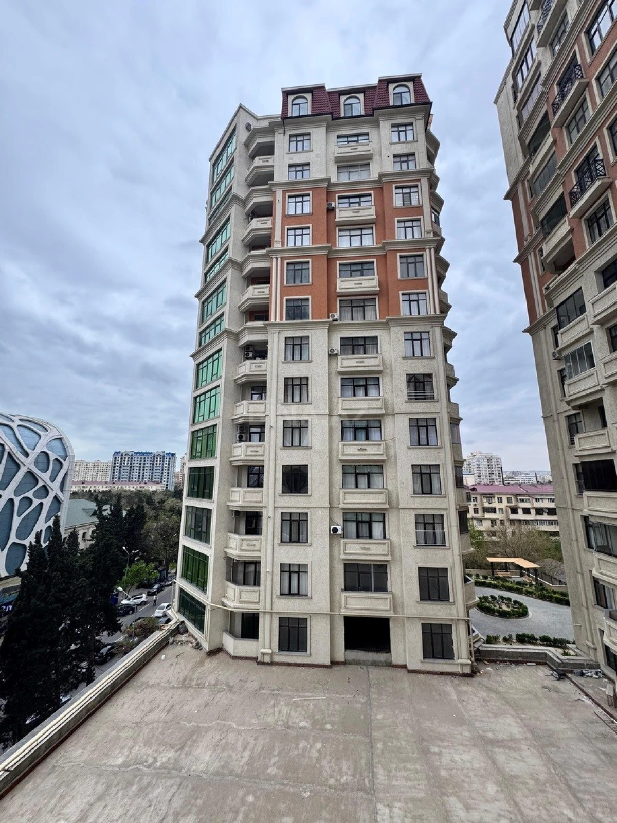 Satılır 3 otaqlı mənzil 125 m²