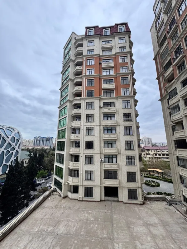 Satılır 3 otaqlı mənzil 125 m²