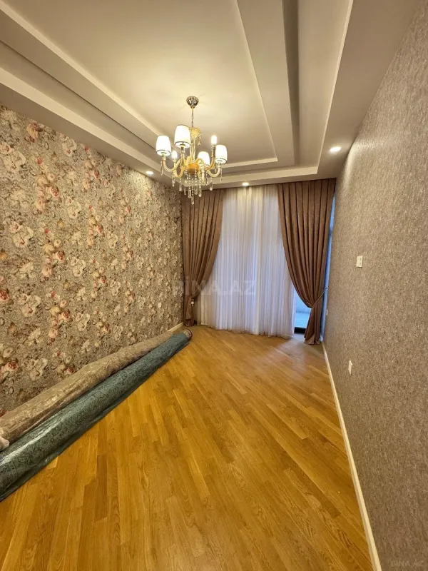 Satılır 3 otaqlı mənzil 125 m²