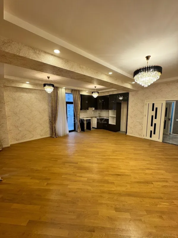 Satılır 3 otaqlı mənzil 125 m²