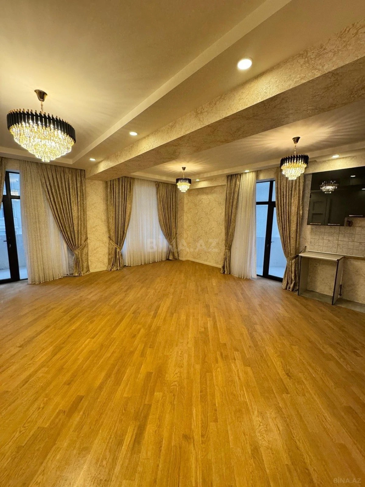 Satılır 3 otaqlı mənzil 125 m²