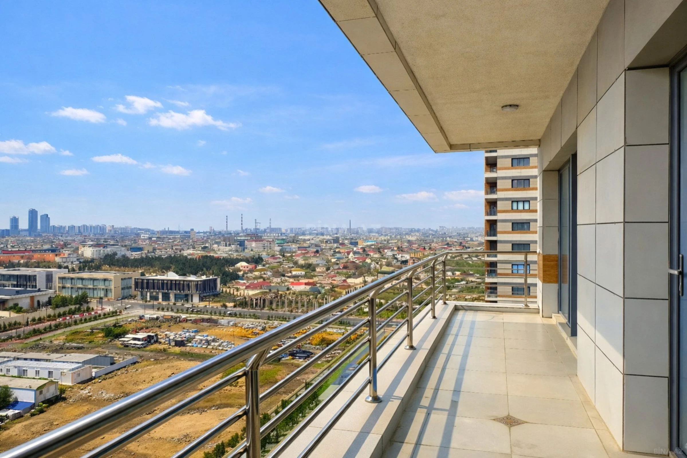 Satılır 3 otaqlı mənzil 163 m²