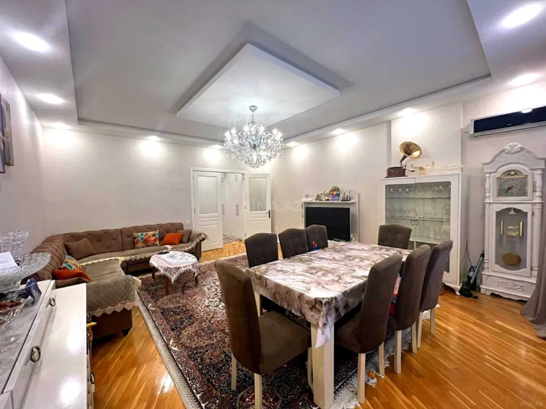 Satılır 2 otaqlı mənzil 117 m²