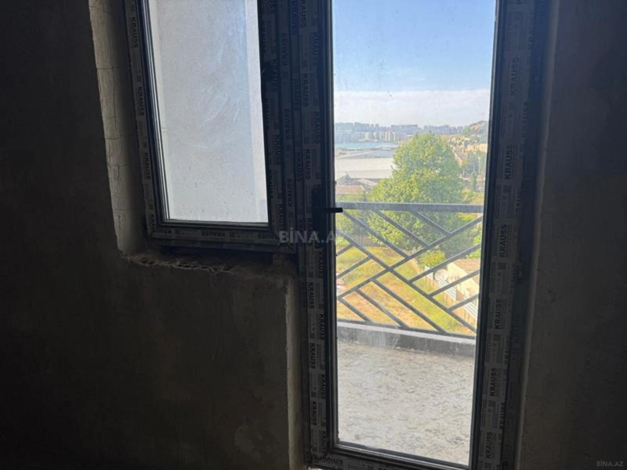 Satılır 4 otaqlı mənzil 156.3 m²