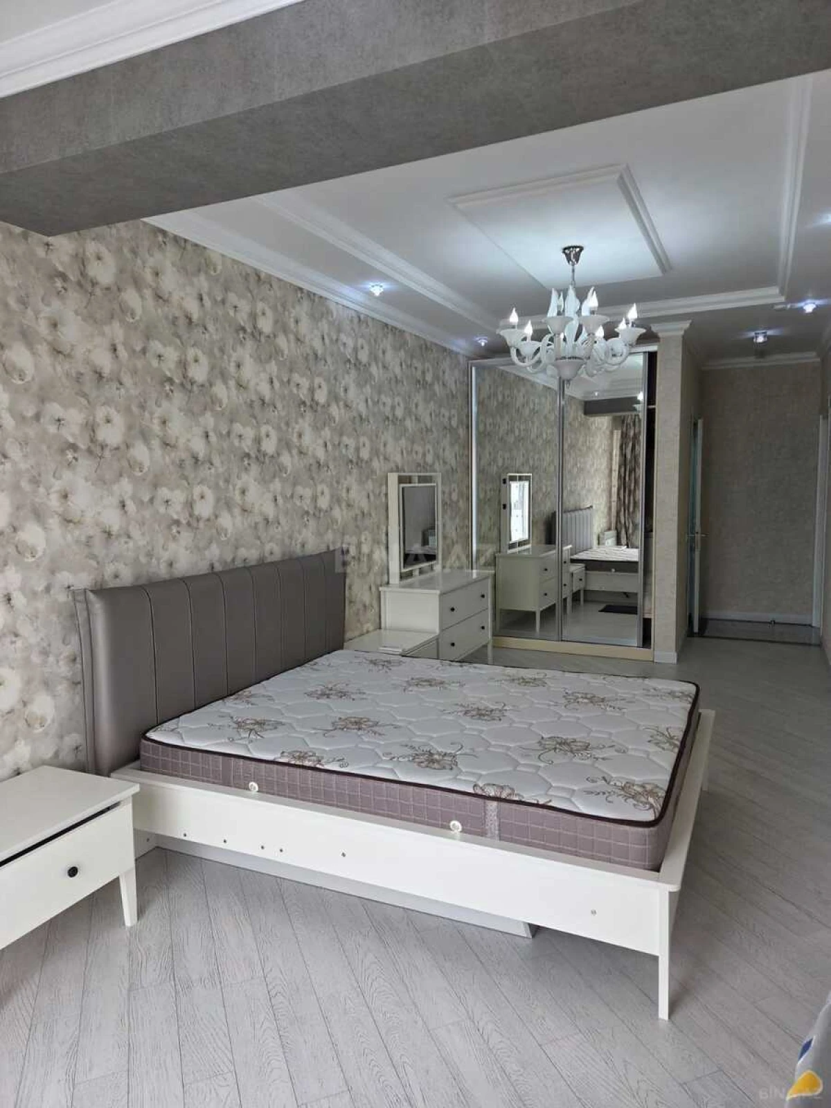 Kirayə verilir 3 otaqlı mənzil 115 m²
