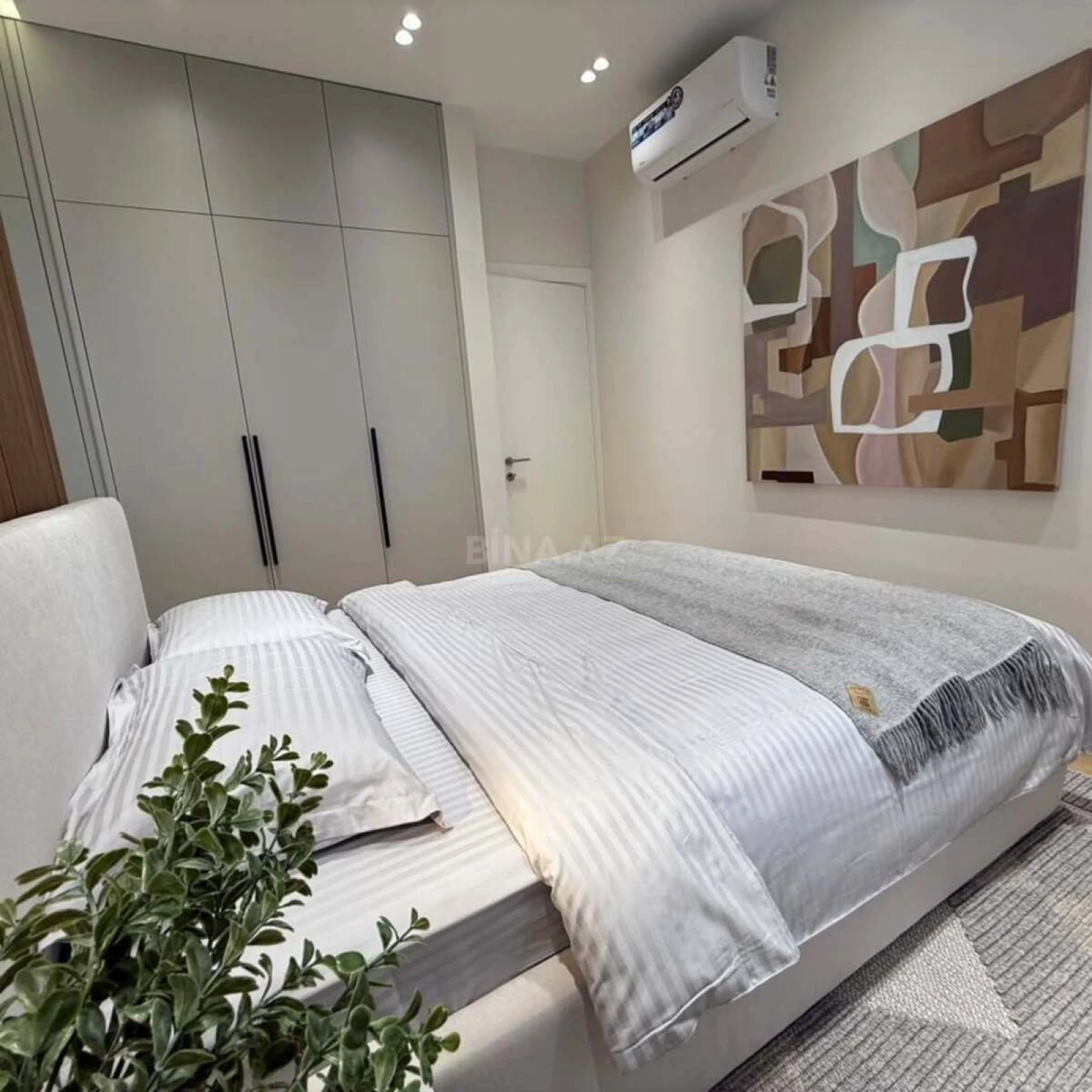 Kirayə verilir 2 otaqlı mənzil 85 m²