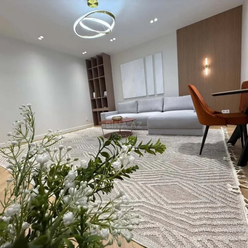 Kirayə verilir 2 otaqlı mənzil 85 m²
