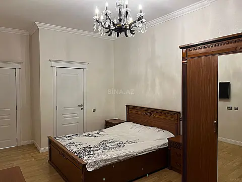 Satılır 4 otaqlı mənzil 175 m²