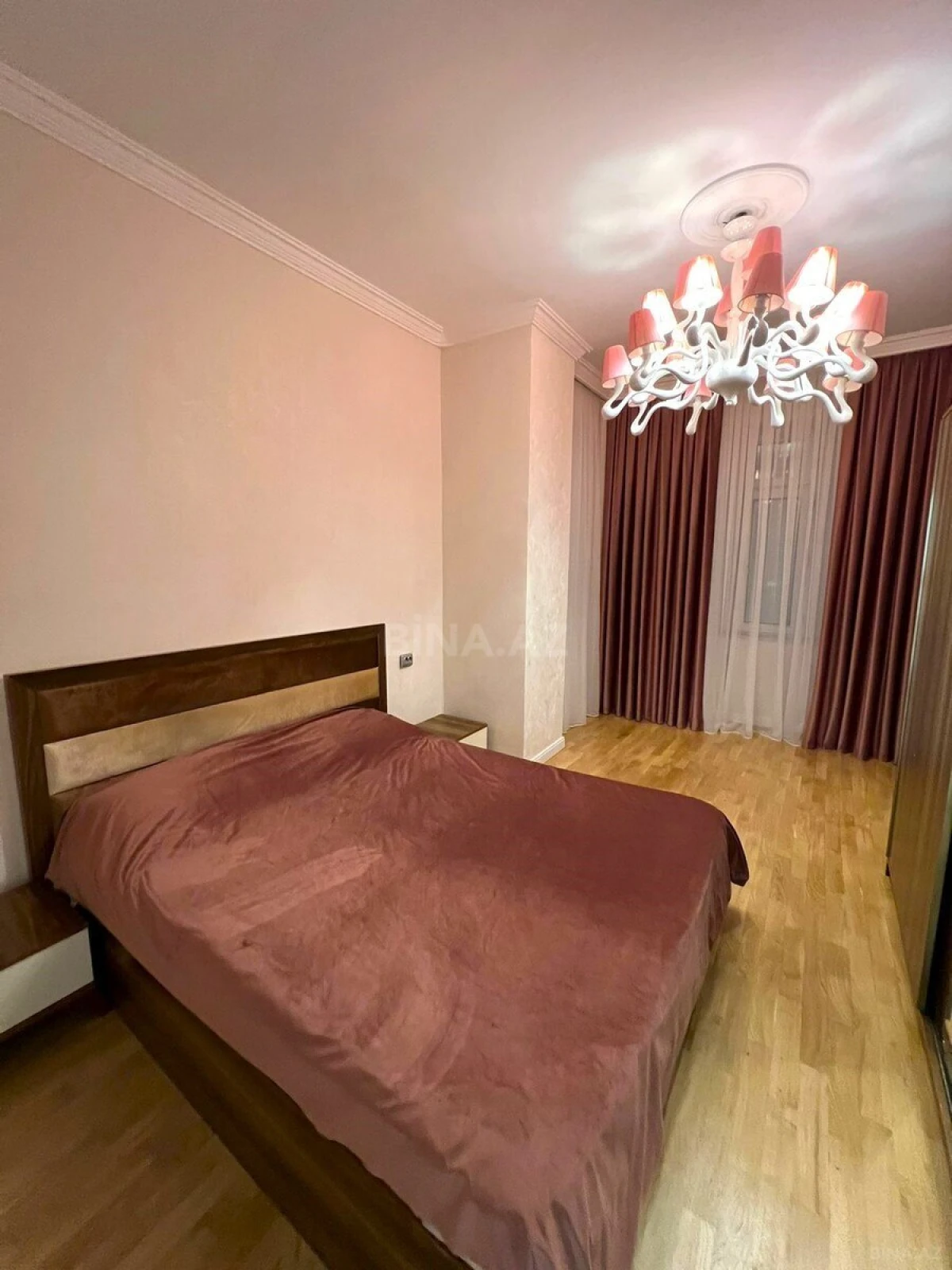 Satılır 4 otaqlı mənzil 175 m²