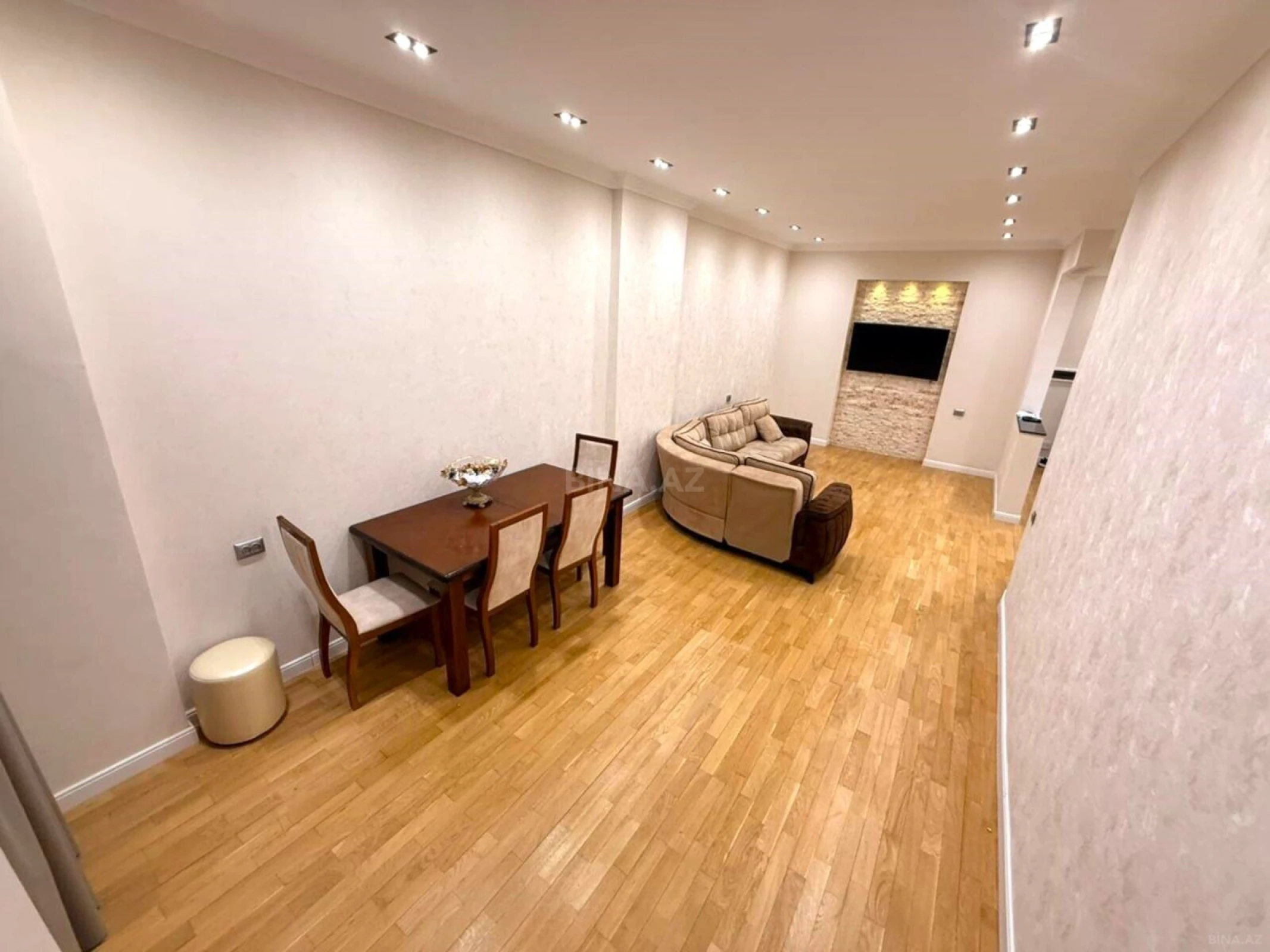 Satılır 4 otaqlı mənzil 175 m²