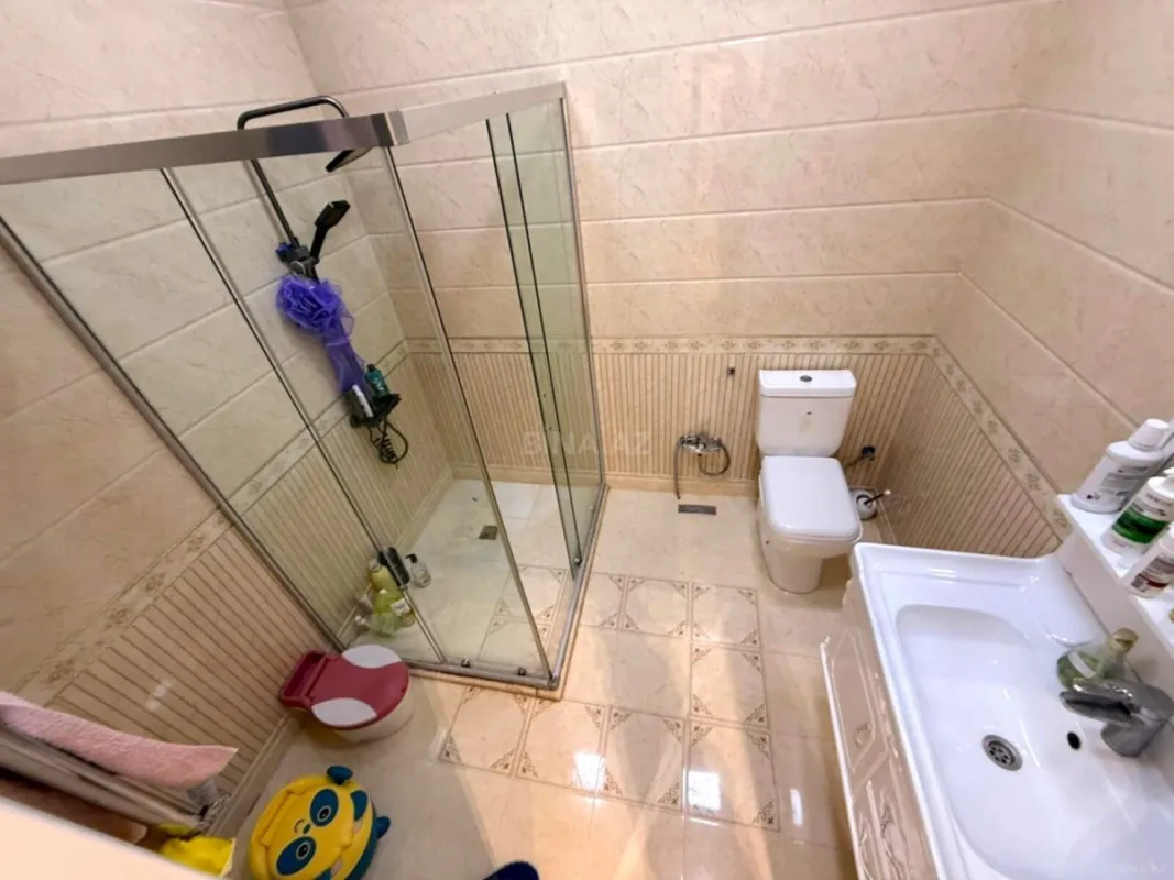 Satılır 4 otaqlı mənzil 175 m²