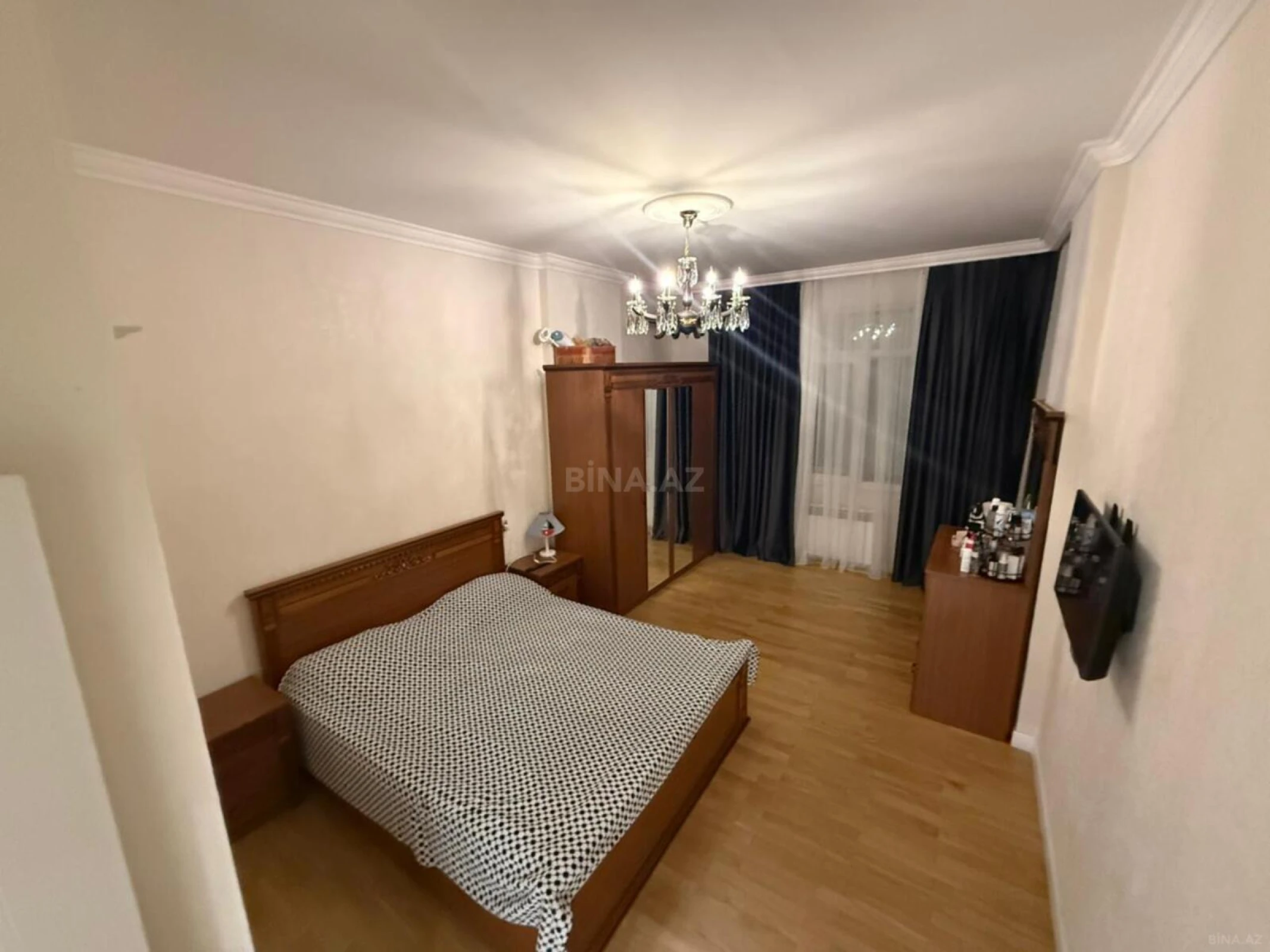 Satılır 4 otaqlı mənzil 175 m²