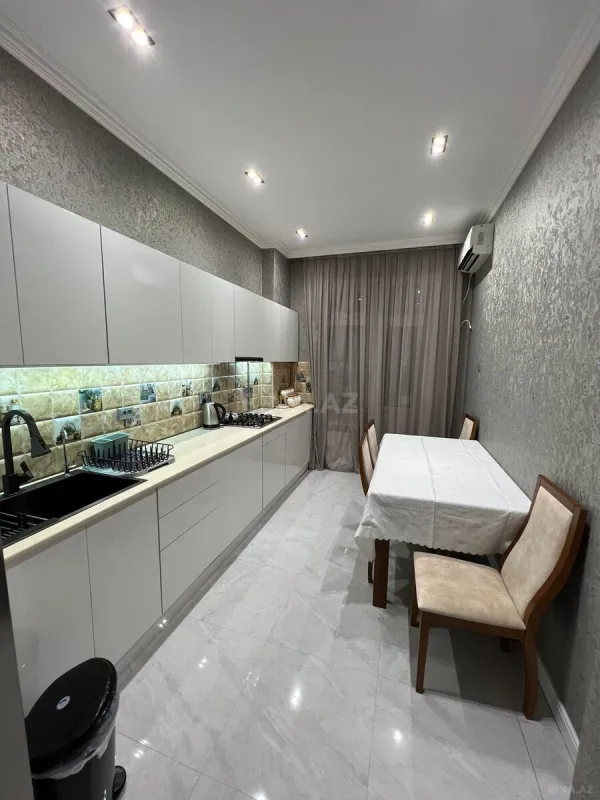 Satılır 4 otaqlı mənzil 175 m²
