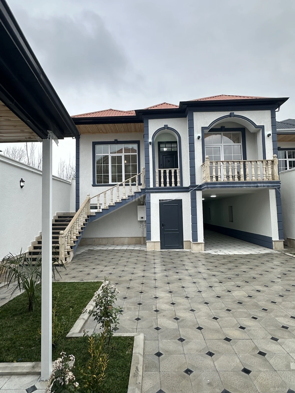 Satılır 5 otaqlı həyət evi 210 m²