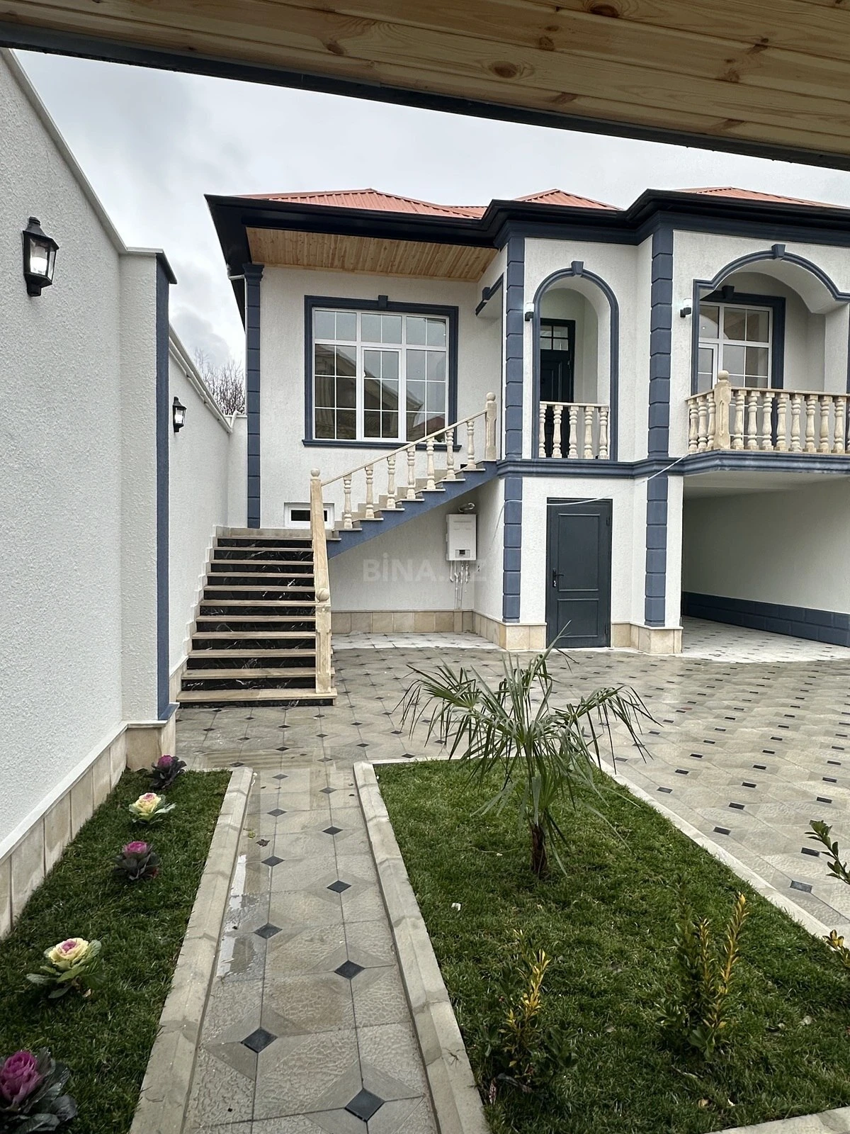 Satılır 5 otaqlı həyət evi 210 m²