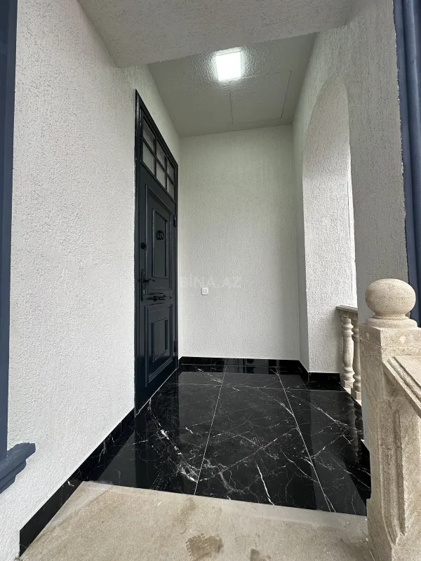 Satılır 5 otaqlı həyət evi 210 m²