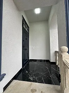 Satılır 5 otaqlı həyət evi 210 m²