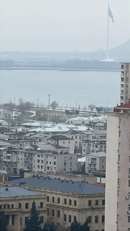 Satılır 2 otaqlı mənzil 67 m²