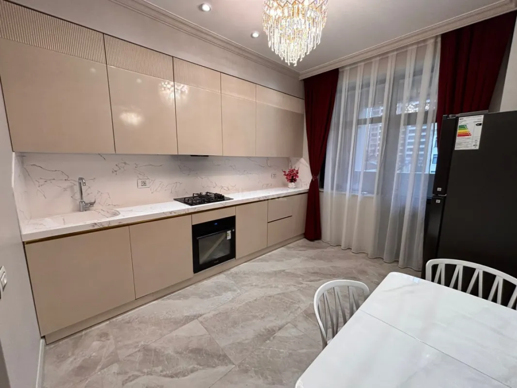 Satılır 3 otaqlı mənzil 118 m²