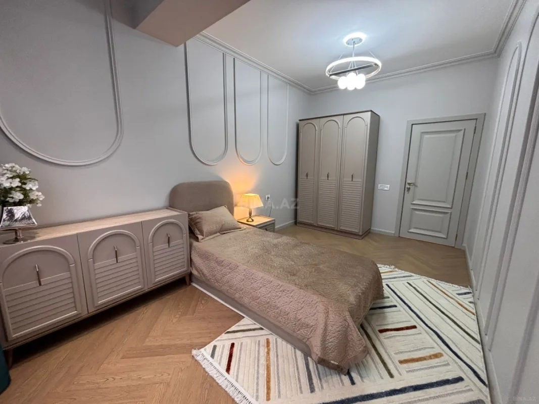 Satılır 3 otaqlı mənzil 118 m²