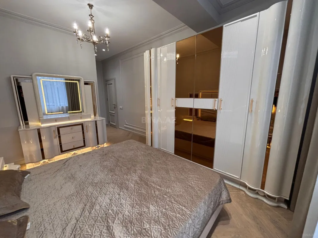 Satılır 3 otaqlı mənzil 118 m²