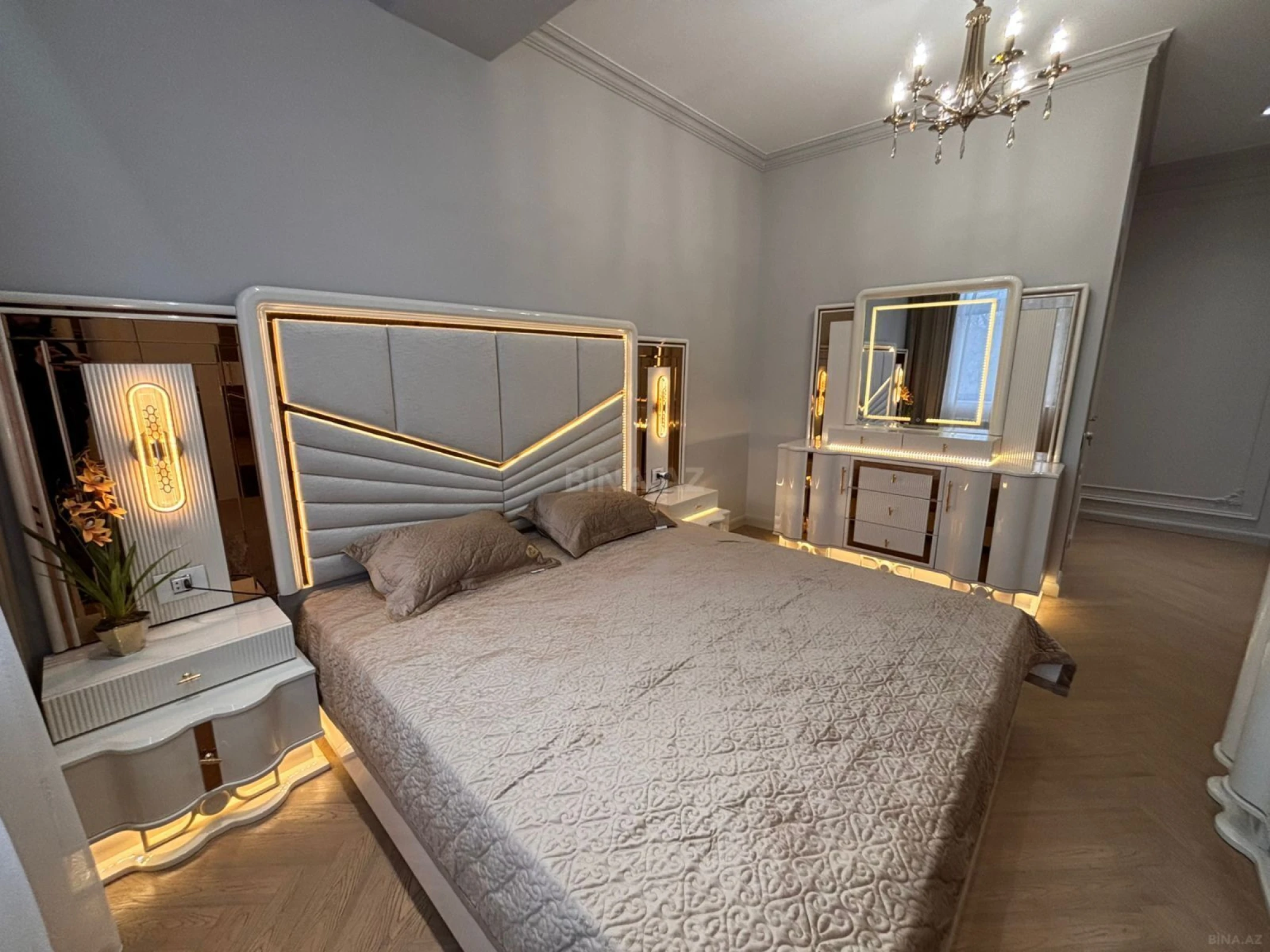 Satılır 3 otaqlı mənzil 118 m²