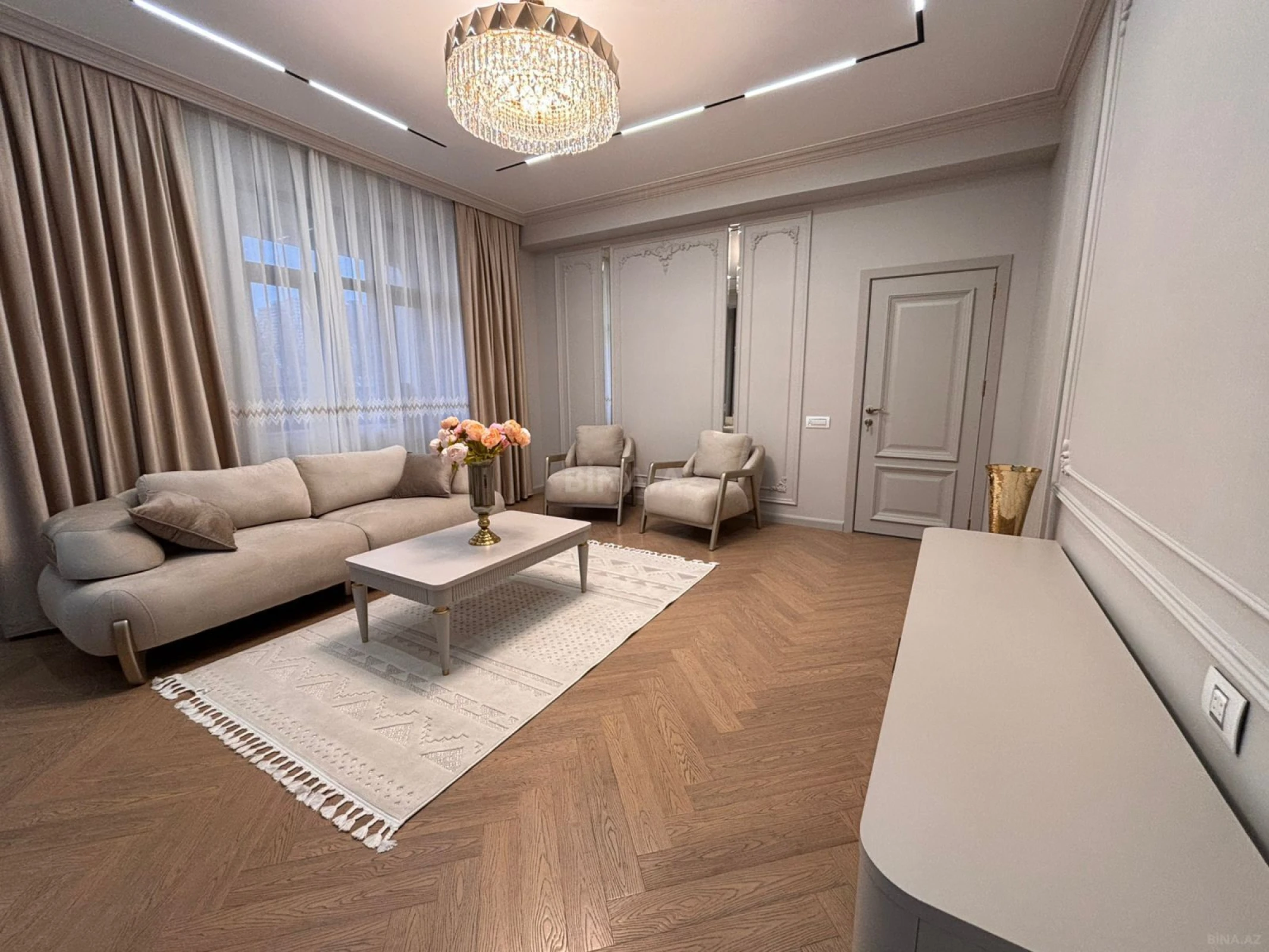Satılır 3 otaqlı mənzil 118 m²