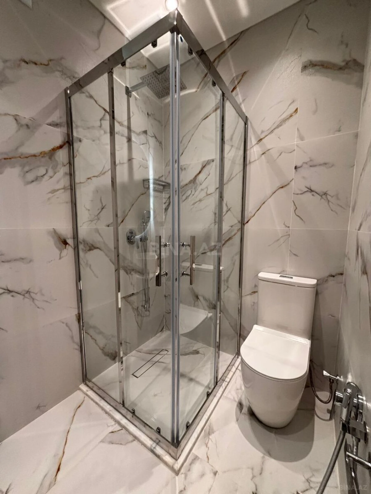 Satılır 3 otaqlı mənzil 118 m²