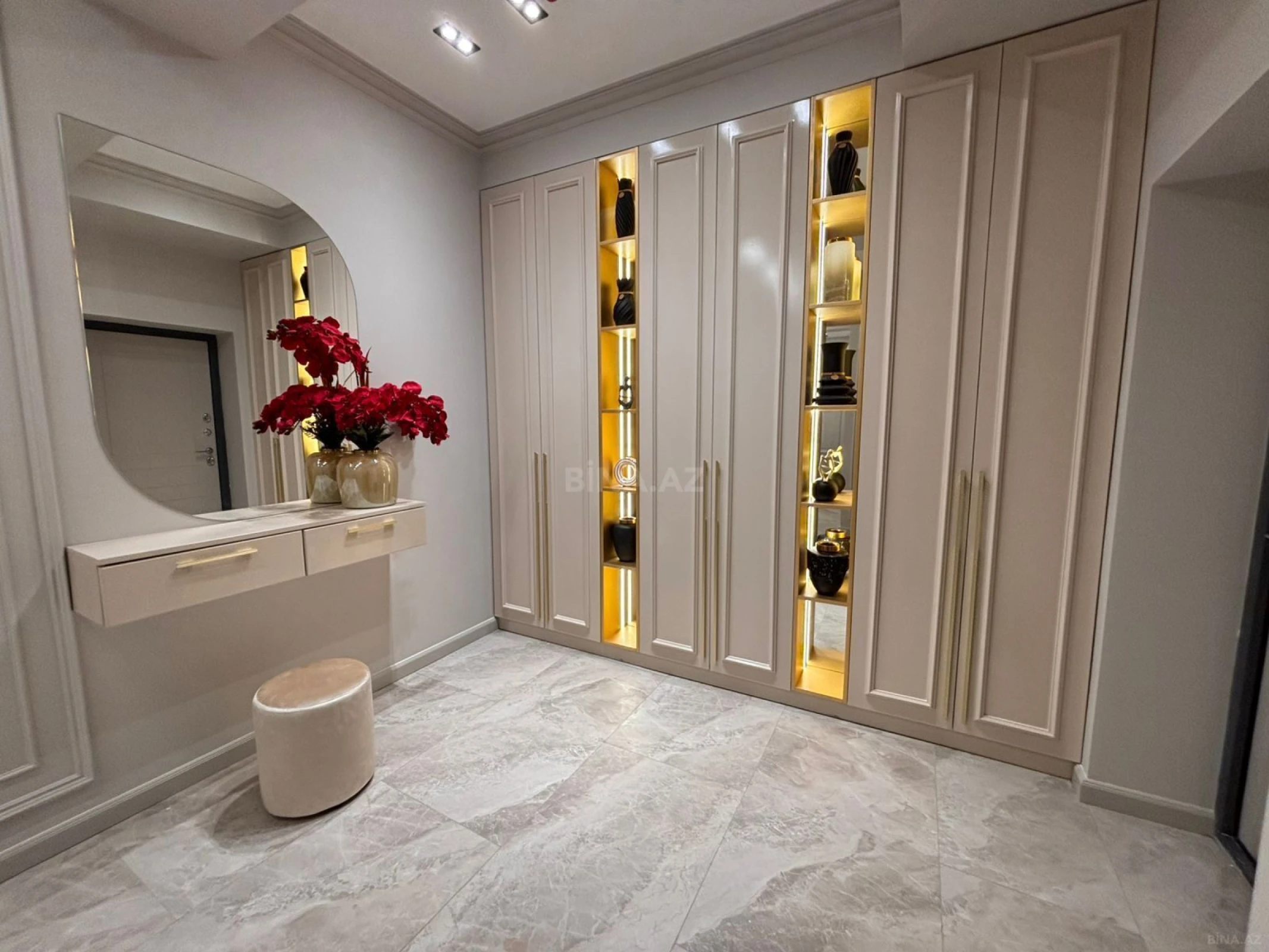 Satılır 3 otaqlı mənzil 118 m²