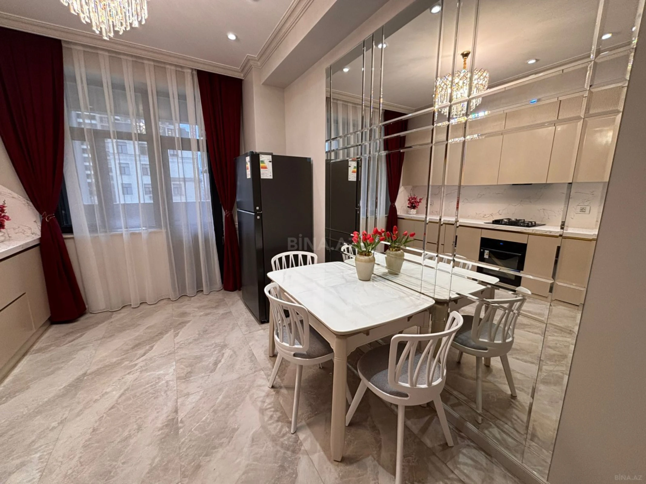Satılır 3 otaqlı mənzil 118 m²