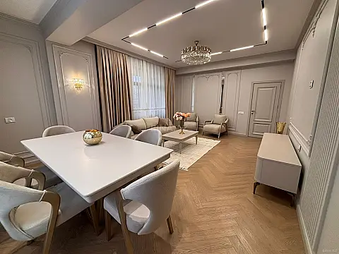 Satılır 3 otaqlı mənzil 118 m²