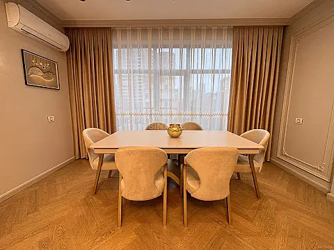 Satılır 3 otaqlı mənzil 118 m²