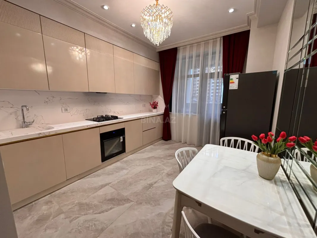 Satılır 3 otaqlı mənzil 118 m²