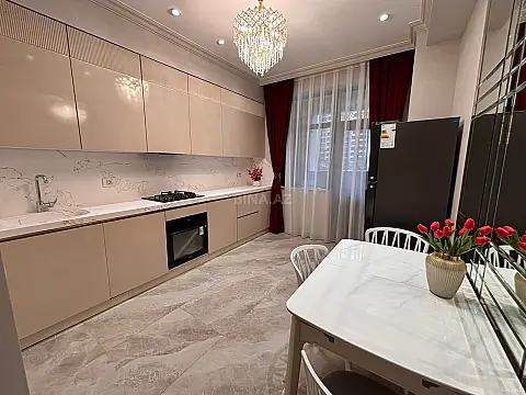 Satılır 3 otaqlı mənzil 118 m²