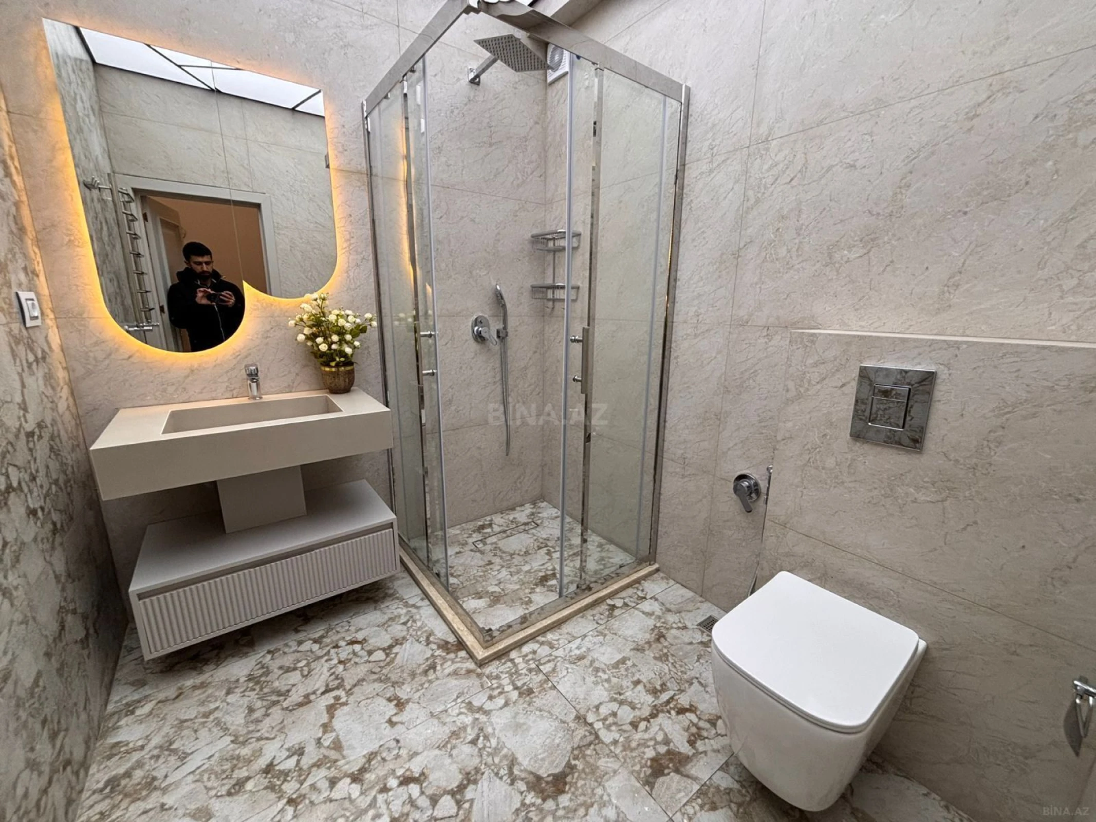 Satılır 3 otaqlı mənzil 118 m²