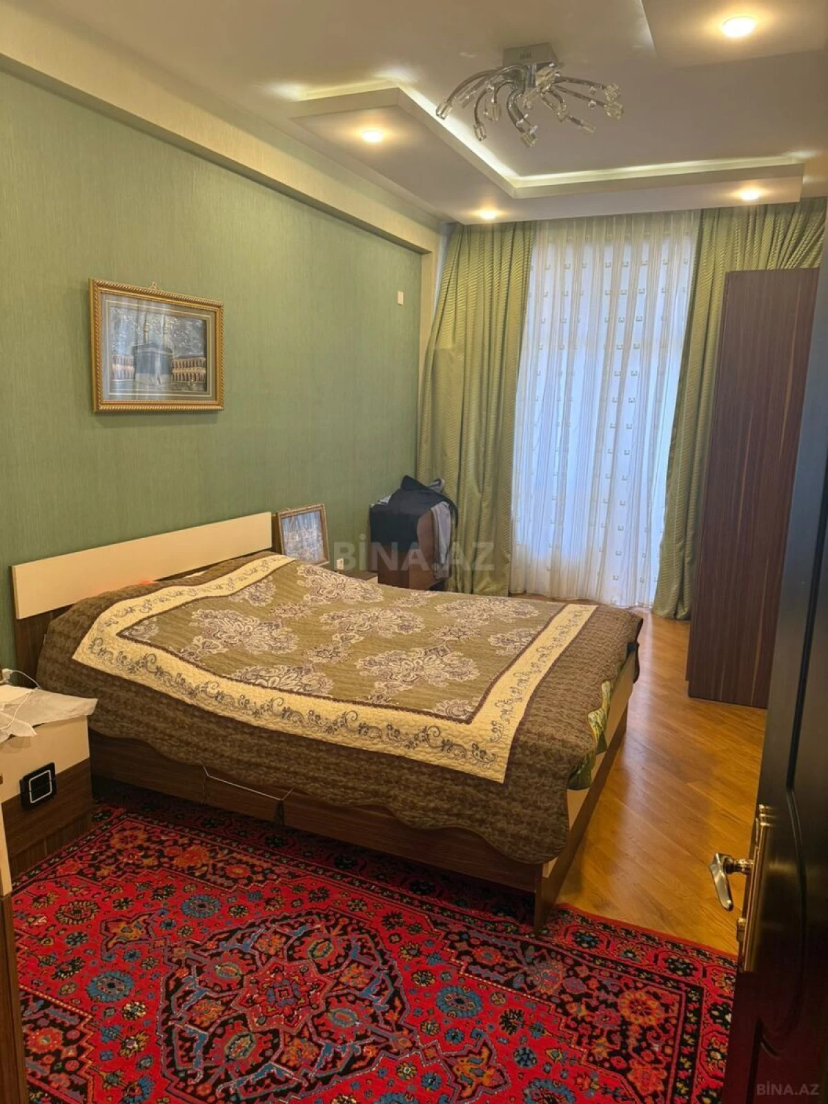 Satılır 4 otaqlı mənzil 164 m²