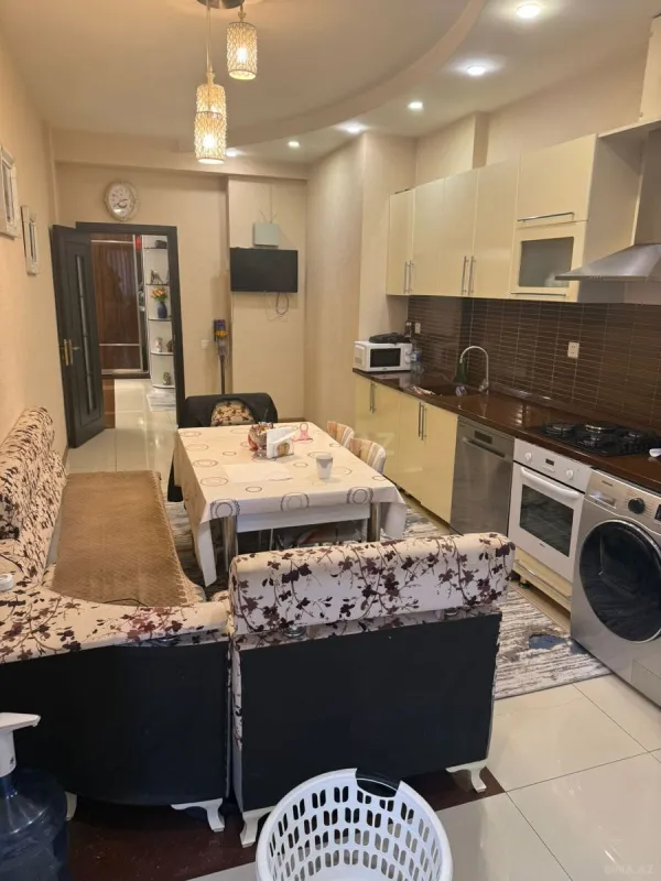 Satılır 4 otaqlı mənzil 164 m²