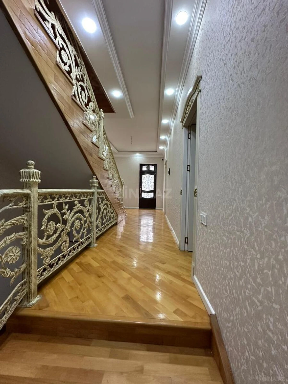 Satılır 6 otaqlı həyət evi 435 m²