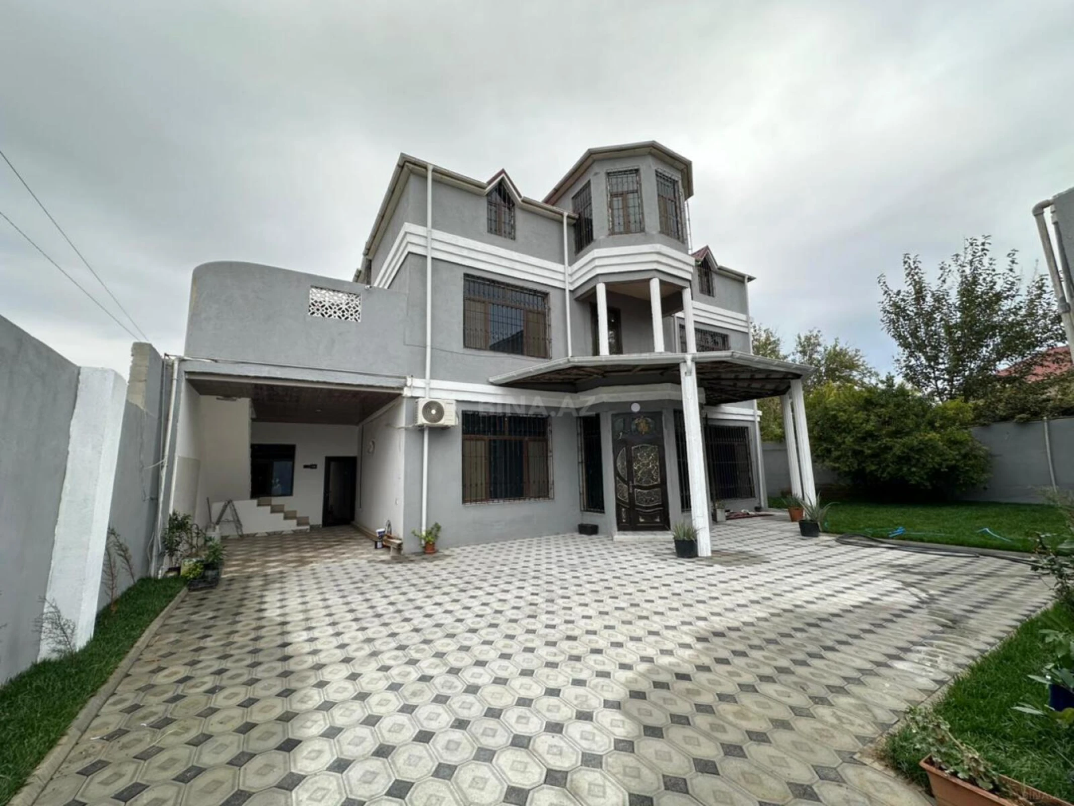 Satılır 6 otaqlı həyət evi 435 m²