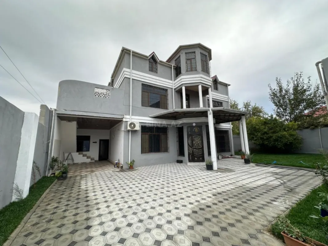 Satılır 6 otaqlı həyət evi 435 m²