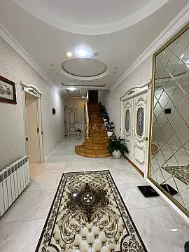 Satılır 6 otaqlı həyət evi 435 m²