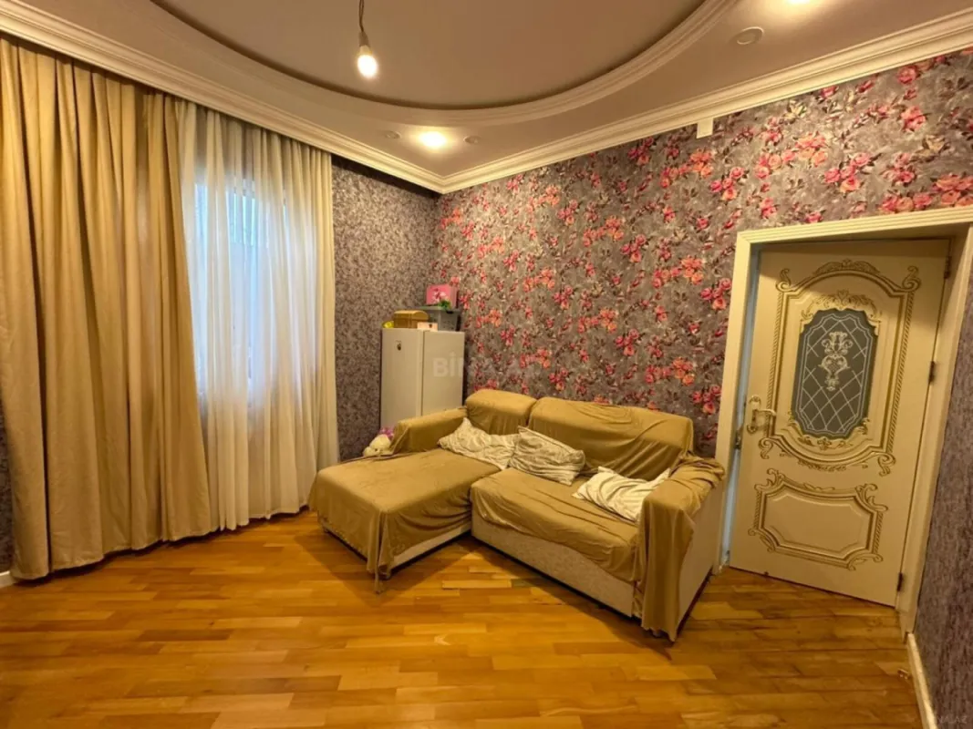 Satılır 6 otaqlı həyət evi 435 m²