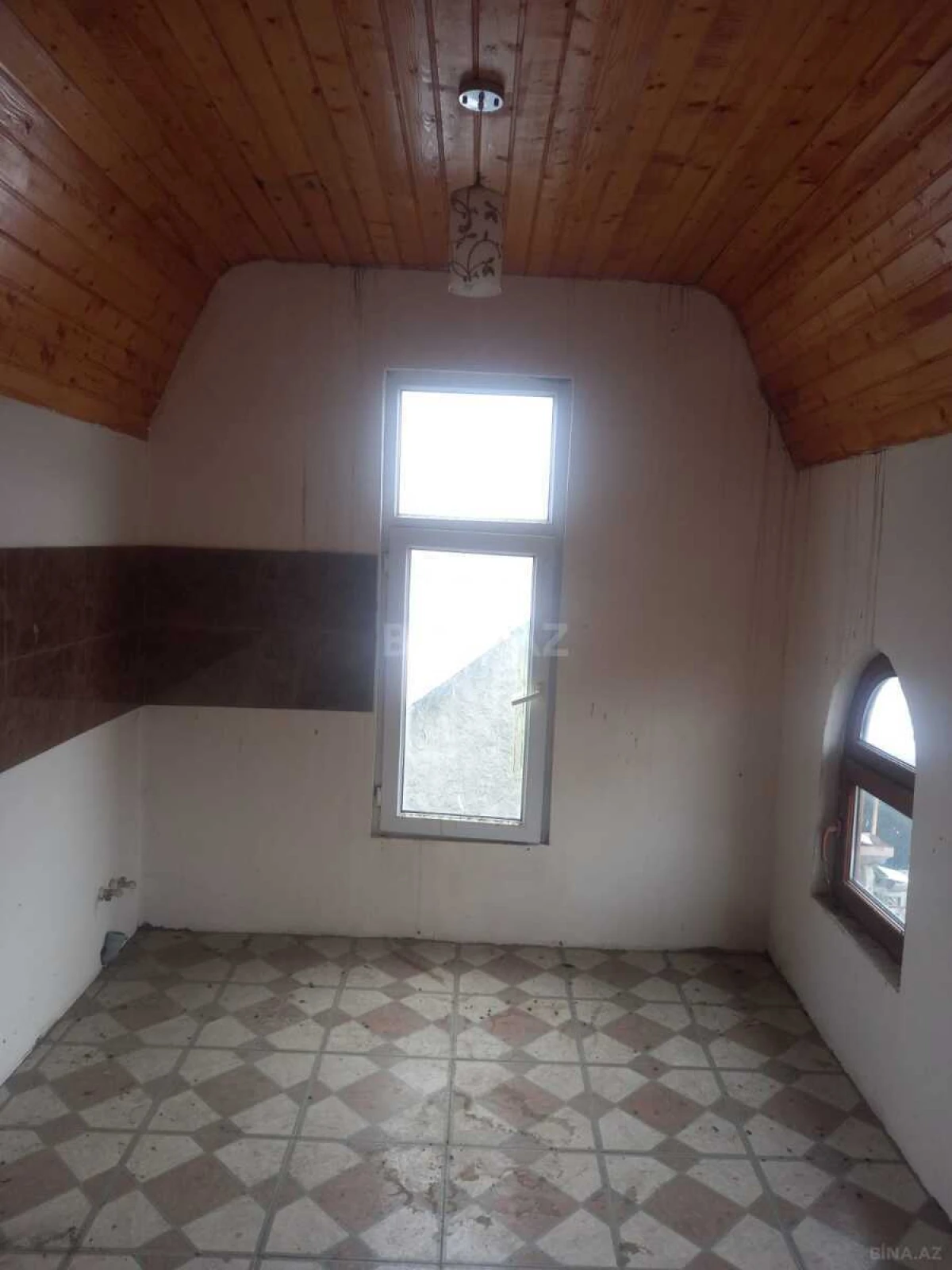 Satılır 8 otaqlı həyət evi 300 m²
