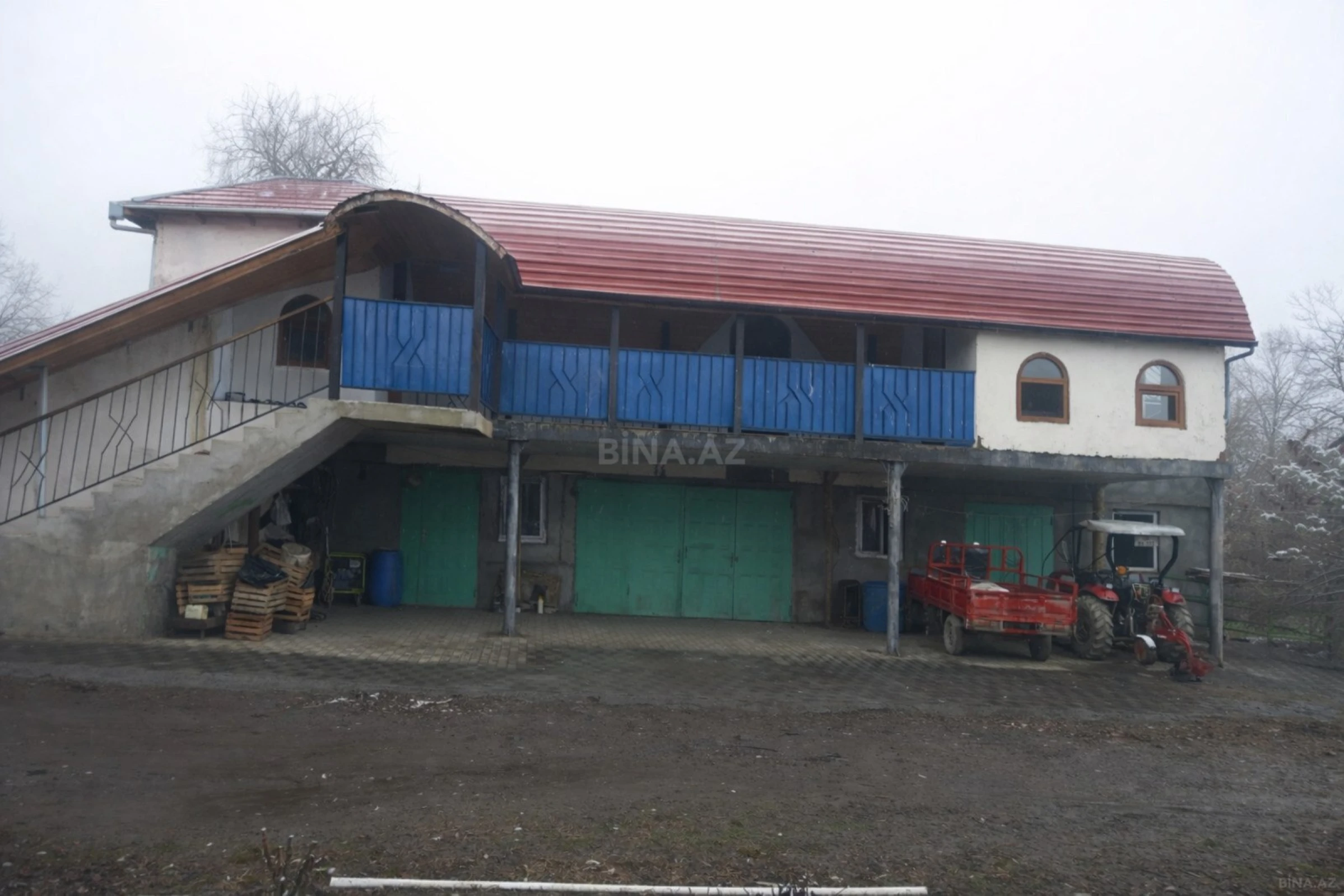 Satılır 8 otaqlı həyət evi 300 m²