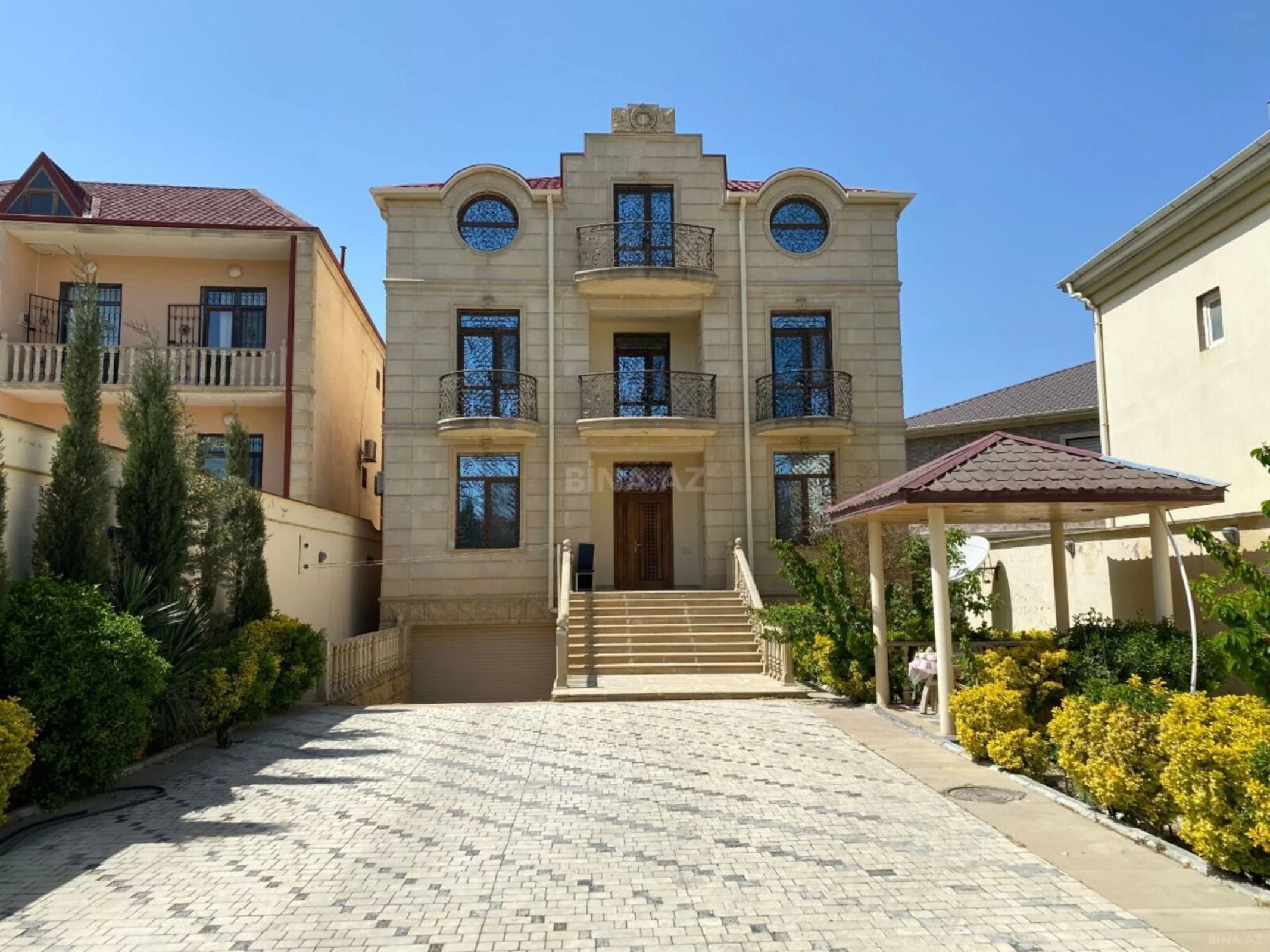 Kirayə verilir 9 otaqlı həyət evi 450 m²