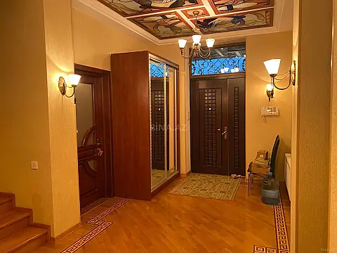 Kirayə verilir 9 otaqlı həyət evi 450 m²